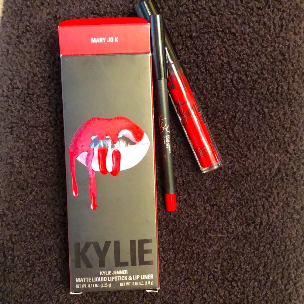 Kylie Jenner matte red lipstick and lip liner